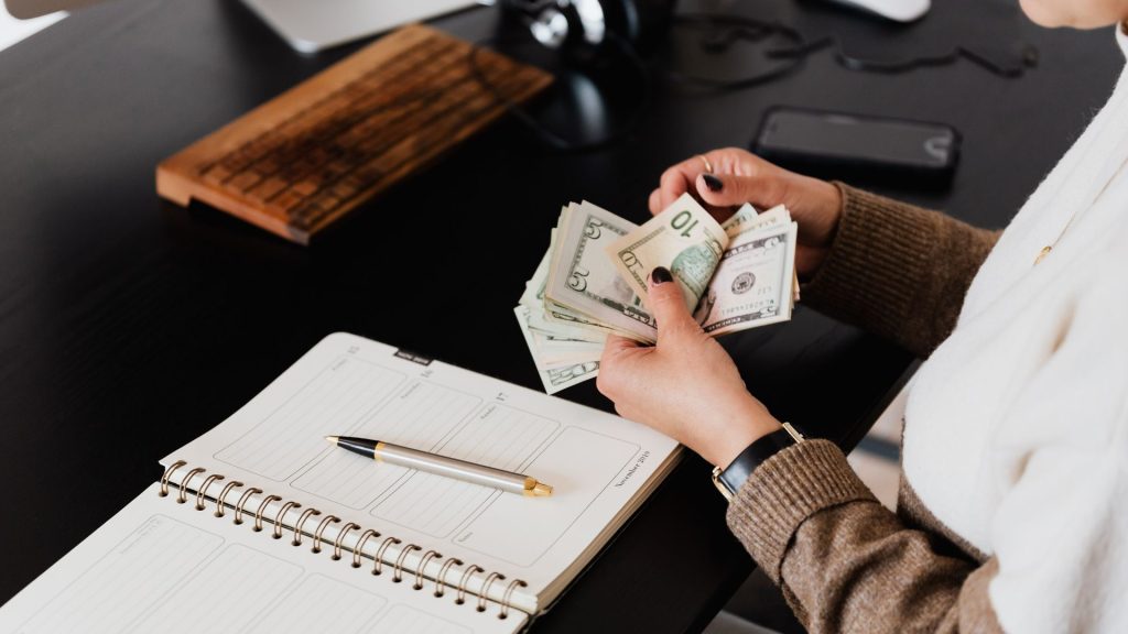 Lo que no debes hacer si quieres mejorar tus finanzas personales